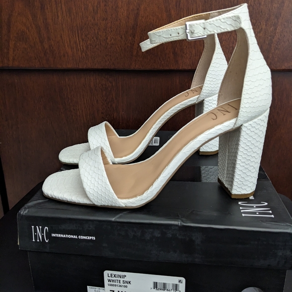 INC block heel sandals 7W - Picture 1 of 7